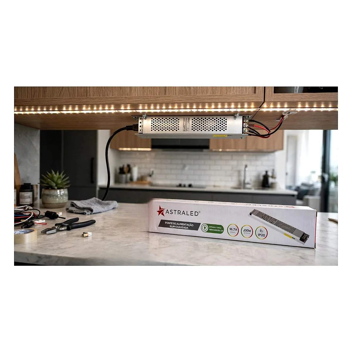 Fonte de Alimentação Slim Chaveada 200W | 16.7A DC12V Fonte de Alimentação Slim Chaveada 200W | 16.7A DC12V — Led Maricá